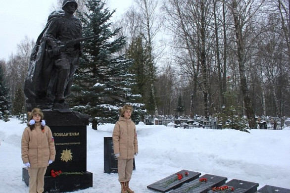 Чиновники и депутаты почтили память ивановцев, погибших в Сталинградской битве