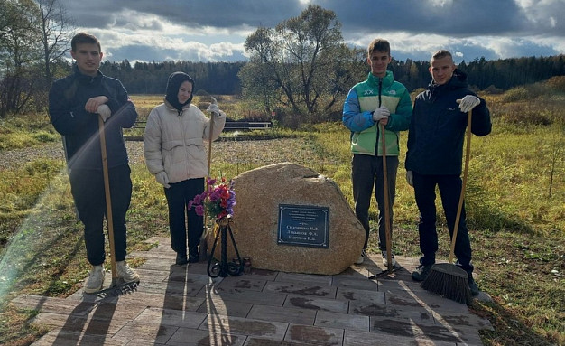Лежневская школа «взяла под опеку» место падения самолета