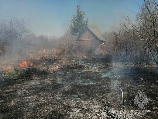 В Вичугском районе из-за пала травы сгорели 4 постройки