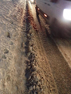 Между тротуаром и проезжей частью в с. Богородское - считанные сантиметры