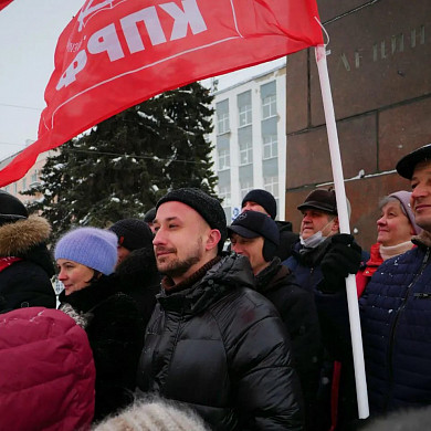 Ивановцы возложили цветы к монументу Ленина в годовщину со дня его смерти
