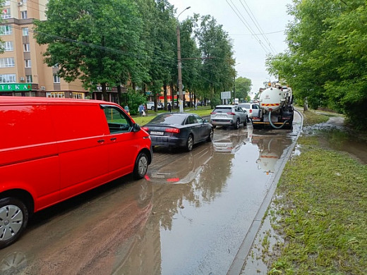  Подтопления в Иванове откачивают три илососа 