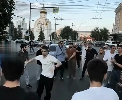 Молодые люди, устроившие танцы на проезжей части в Иванове, установлены