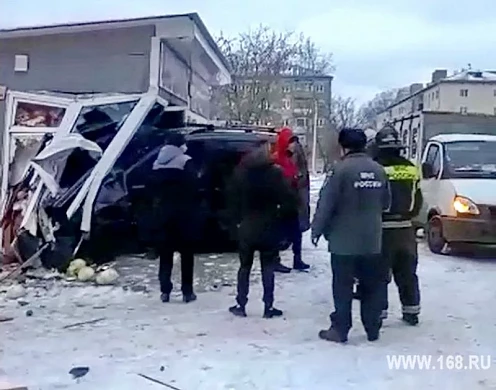 В Кинешме автомобиль протаранил овощной ларек