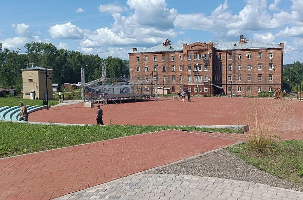 В Наволоках подрядчик переделывает Базарную площадь по гарантии