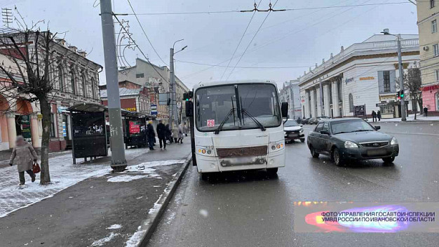 В Иванове 80-летняя пассажирка упала в автобусе и получила травмы