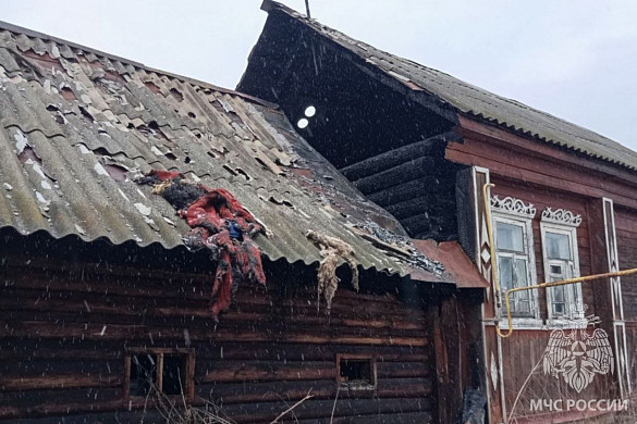 В Савине загорелось 3 нежилых дома на соседних улицах