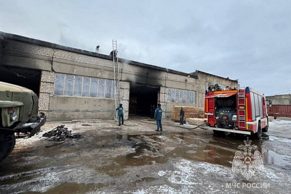 Пожар на пилораме в Ивановском районе начался из-за неисправной печки
