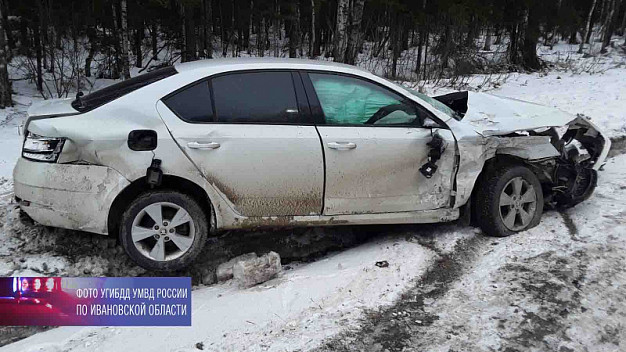 На трассе в Лежневском районе легковушка попала под фуру