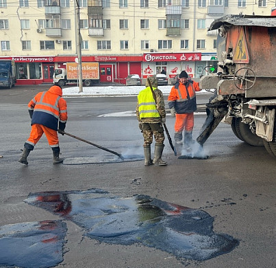 В Иванове на нескольких улицах продолжается ямочный ремонт 