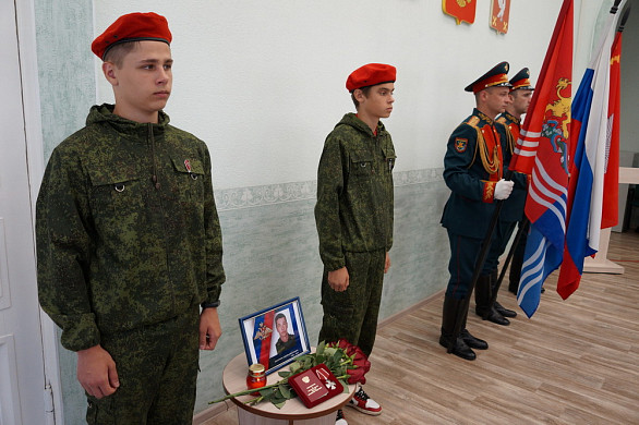  В Ивановской области вручили награду семье погибшего на Украине гвардии рядового 