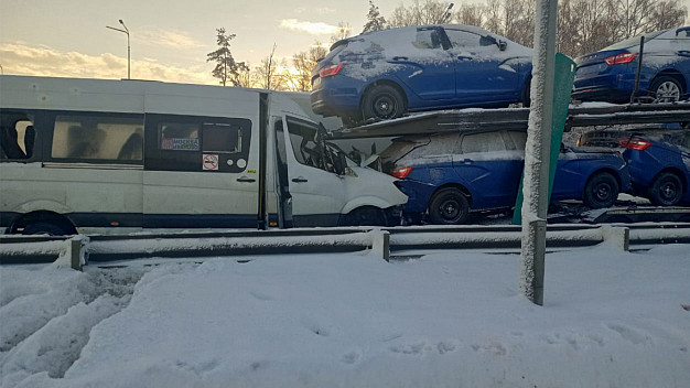 Рейсовый автобус Москва-Иваново врезался в автовоз: пятеро пострадавших