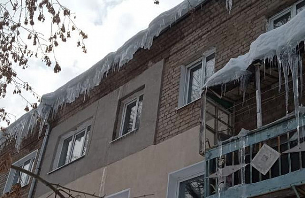  Прокуратура организует горячую линию по очистке крыш и уборке дворов