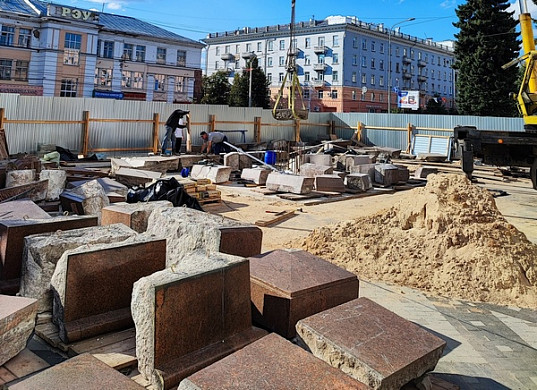  На площади Ленина в Иванове начали монтировать постамент под памятник вождю 