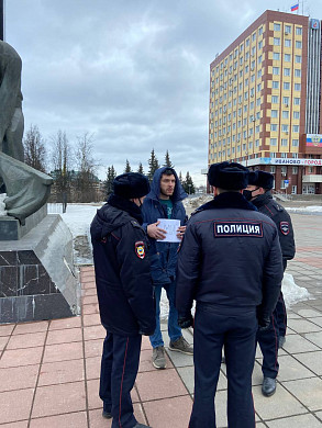 Ивановские полицейские составляют протоколы за цитирование Конституции РФ