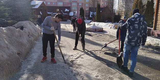 В Ивановской области православные волонтеры провели субботники у храмов
