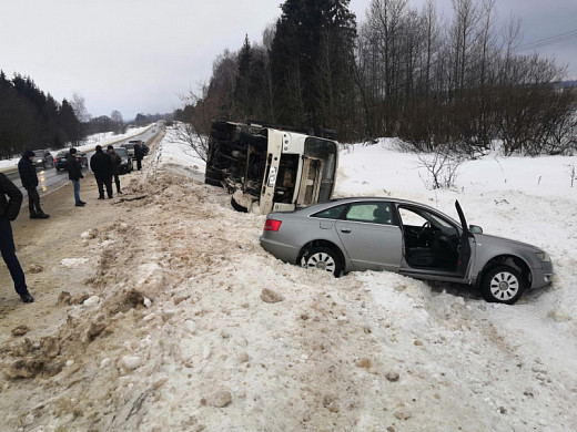 В Ивановской области перевернулся рейсовый автобус