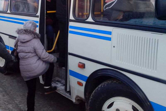 В Иванове пассажирка выпала из двигавшегося автобуса