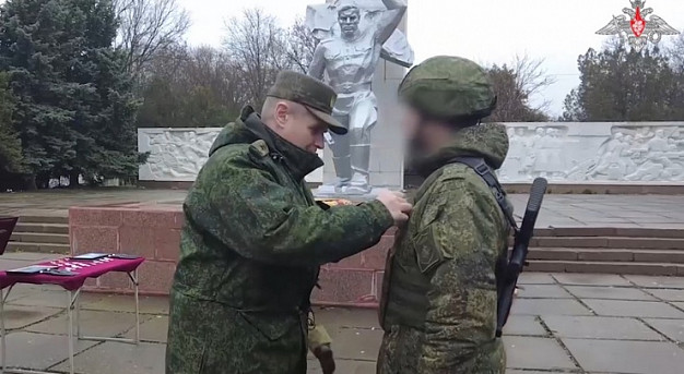 Командующий ВДВ наградил 20 военнослужащих 98-й дивизии орденами и медалями