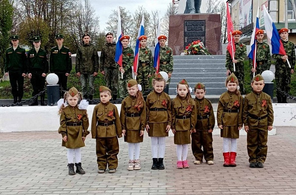  В Южском районе в честь Дня Победы прошел парад дошколят 