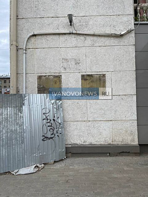 У бывшего здания ивановского Политеха демонтировали мемориал и памятные таблички