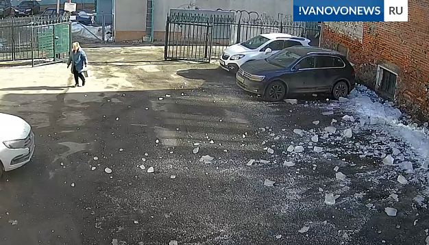 Падение глыбы льда на иномарку в Иванове: кто виноват и что делать