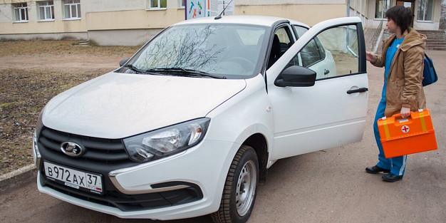 В медицинские учреждения Ивановской области поступили 4 новых автомобиля