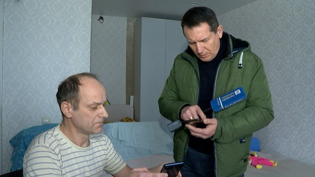 В Иванове в квартире инвалида-колясочника наконец подключили свет и остановили течь на крыше