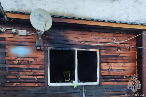 В жилом доме в Родниках загорелась комната