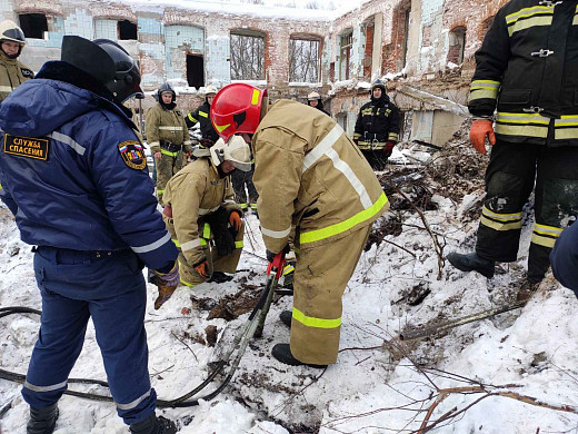 В Фурманове под завалами здания ищут человека