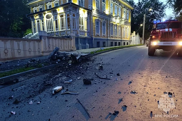 Автомобиль снес опору уличного освещения рано утром в Фурманове