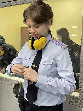 В Ивановской области сотрудницы  УМВД состязались в стрельбе