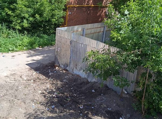  Убранная вечером стихийная свалка у детсада в Иванове к утру образовалась снова 
