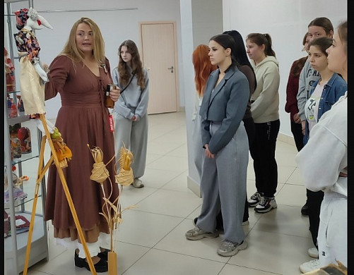 В Родниках открылась межрегиональная выставка «Ты ж моя куколка!»
