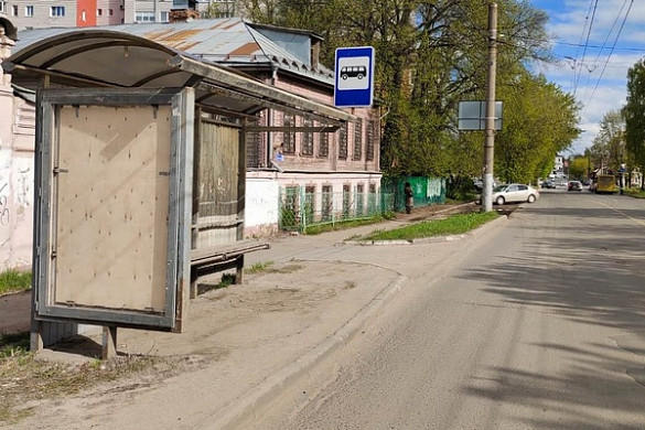  С ивановских остановок убирают незаконные афиши 