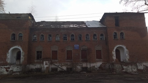 Упавший с крыши бани подросток получил переломы позвоночника, лодыжки, травму головы