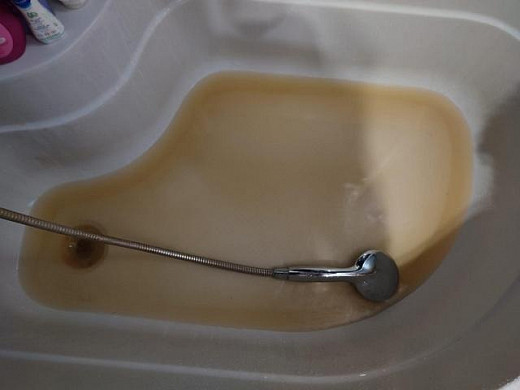 Жители Комсомольска мучаются из-за ржавой воды из кранов