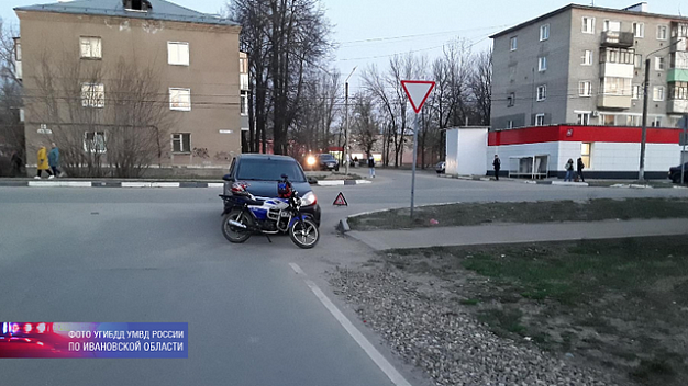 В Фурманове подростки на мопеде попали под машину