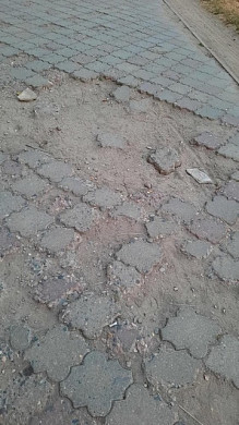 Ивановцы жалуются на разрушенные плитки на центральных улицах города