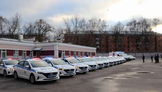 Полиция в регионе получила новые автозаки, легковушки и спецмашины для транспортировки собак