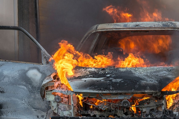 На улице Революционной в Приволжске вспыхнул автомобиль