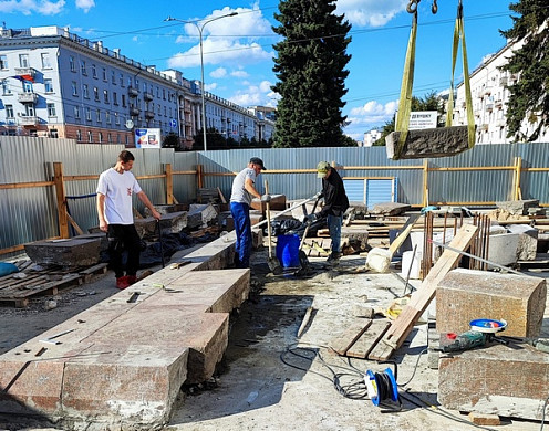  На площади Ленина в Иванове начали монтировать постамент под памятник вождю 