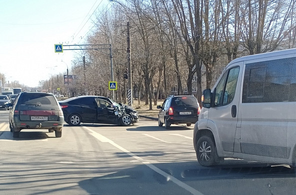 В Иванове пассажирский автобус попал в ДТП 