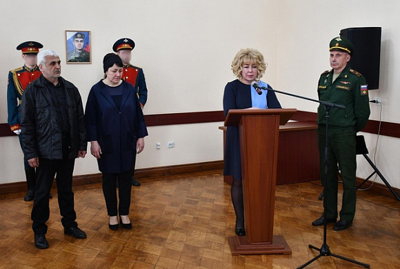 Родителям погибшего на СВО Руслана Мамедова вручили Орден Мужества