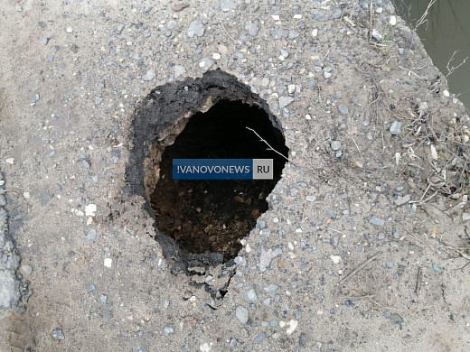 В Ивановской области в отремонтированной дороге образовался провал