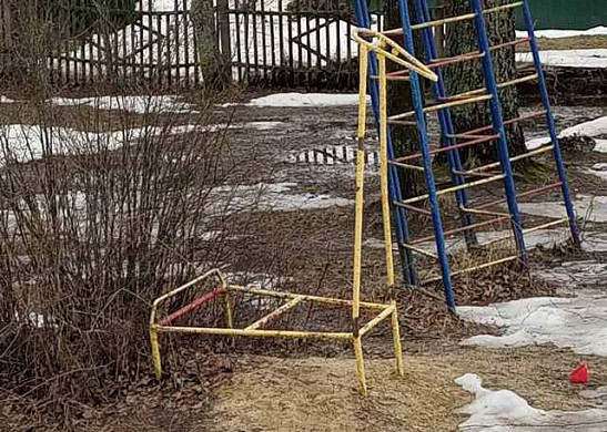 Разрушающийся детский сад в Родниковском районе по бумагам числится школой