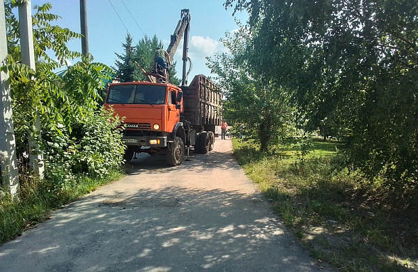 В Ивановском районе снесли шлагбаум и бетонные блоки