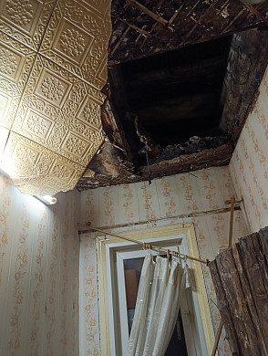 В Иванове в квартире дома обрушился потолок