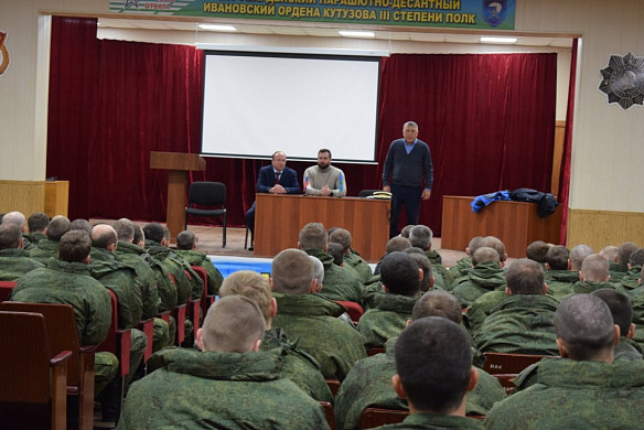 Мэр Шарыпов и председатель Ивгордумы Кузьмичев пообщались с мобилизованными