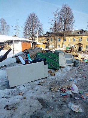 В Минееве не убирается контейнерная площадка